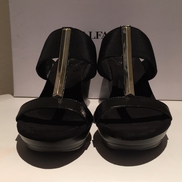 Shoe - Picture 2 of 5